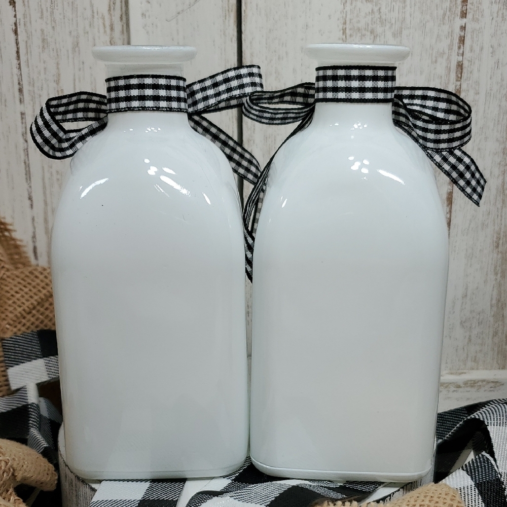 NEW White Bud Vases Buffalo Plaid Ribbon with Key & Heart Charms Country Bottles - Picture 3 of 8